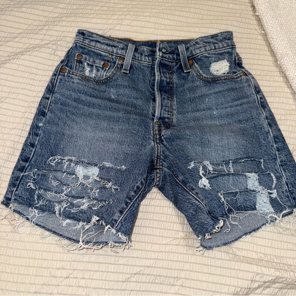 Levi’s Cutoff Button Fly Distressed Denim Shorts 25